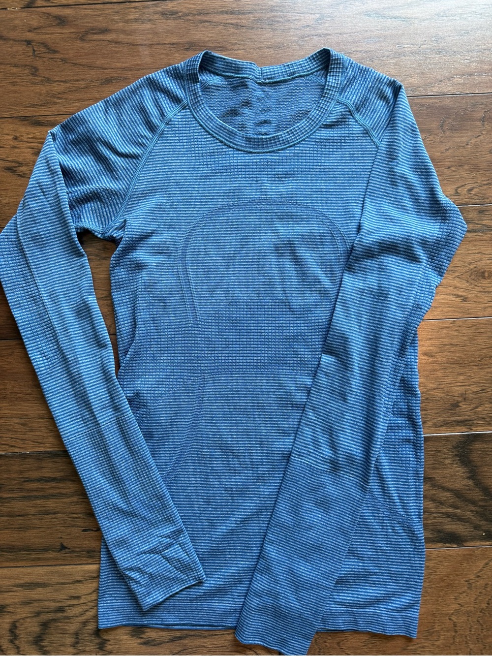 Lululemon unique swiftly tech. Great used condition. Size 4. Tiny striped.